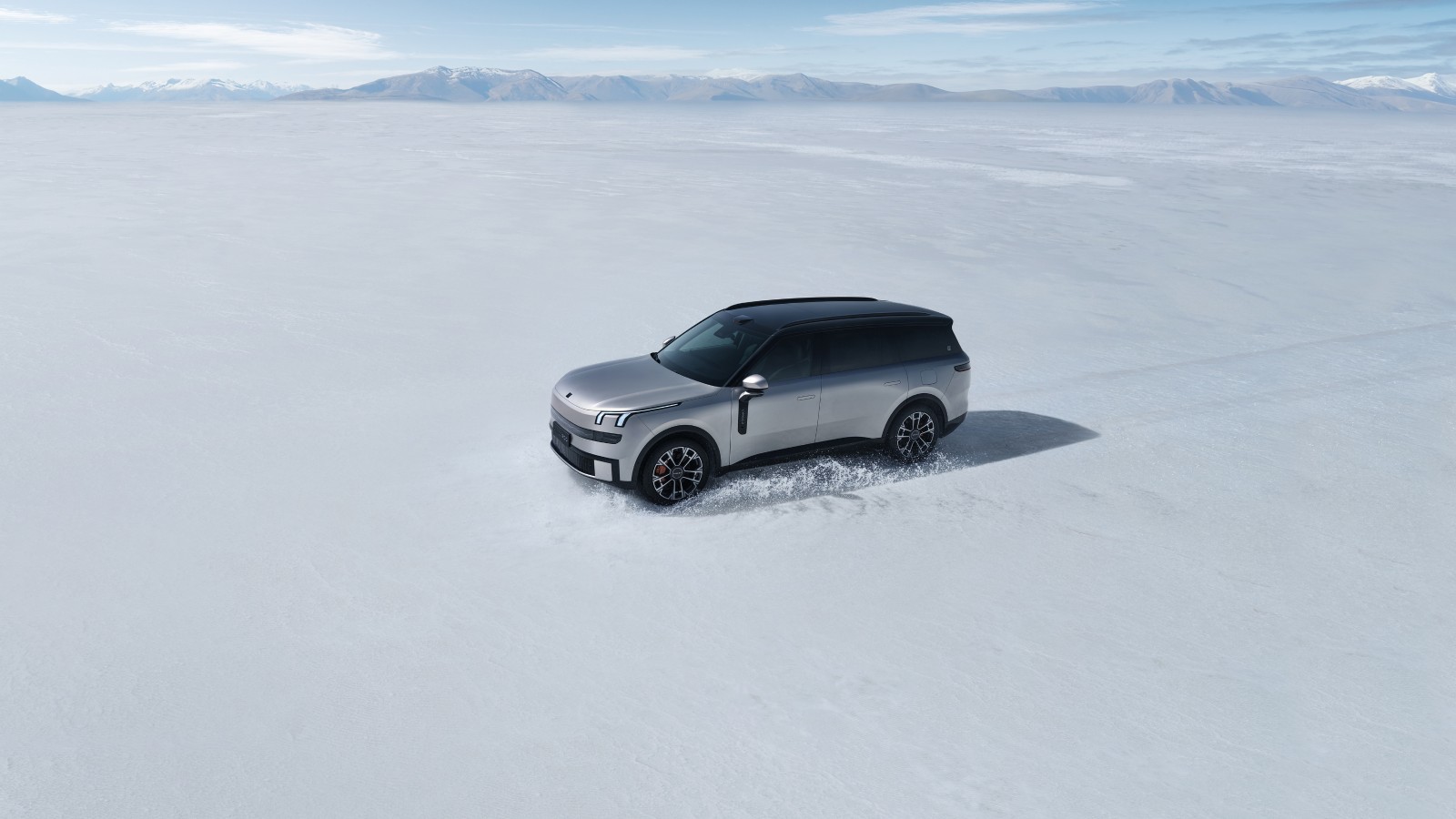Lynk & Co 900 Base